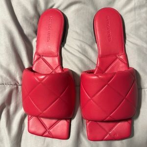 Bottega Veneta Lido Rubber Sandal in Fuchsia (41)